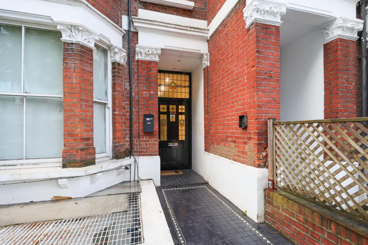 Spacious 1 Bedroom Flat London Eksteriør bilde